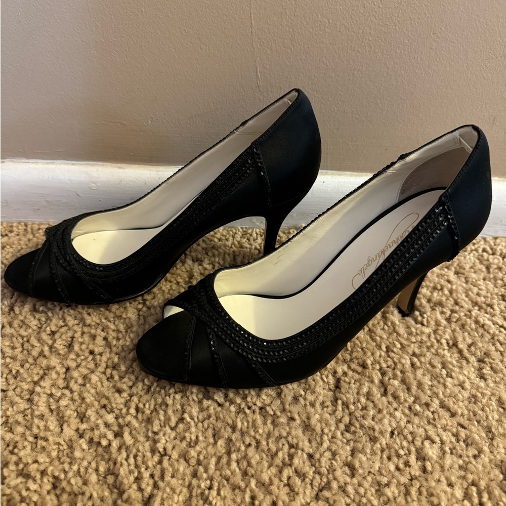 Michaelangelo Jada Women’s Black Satin Sequined Peep toe Heels, size 9
